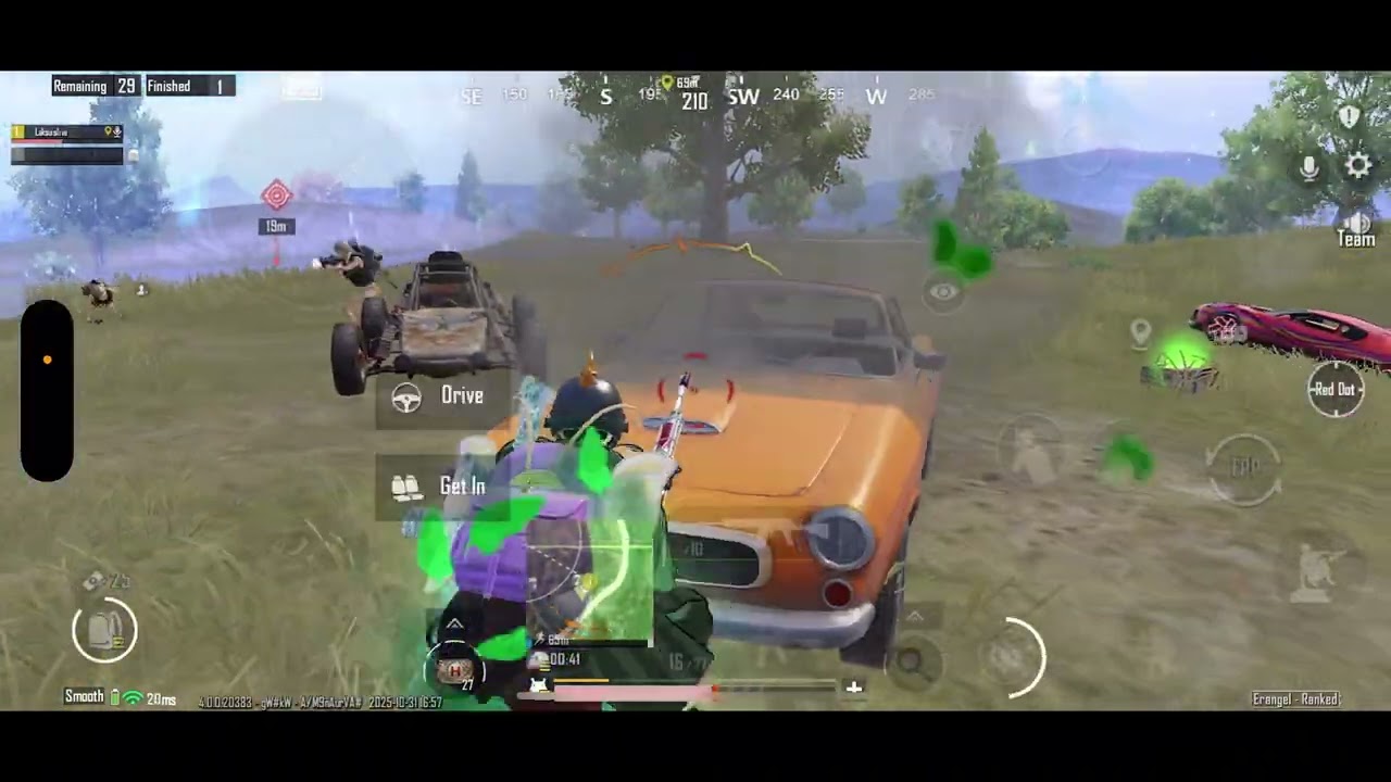 Frages and clutches highlight