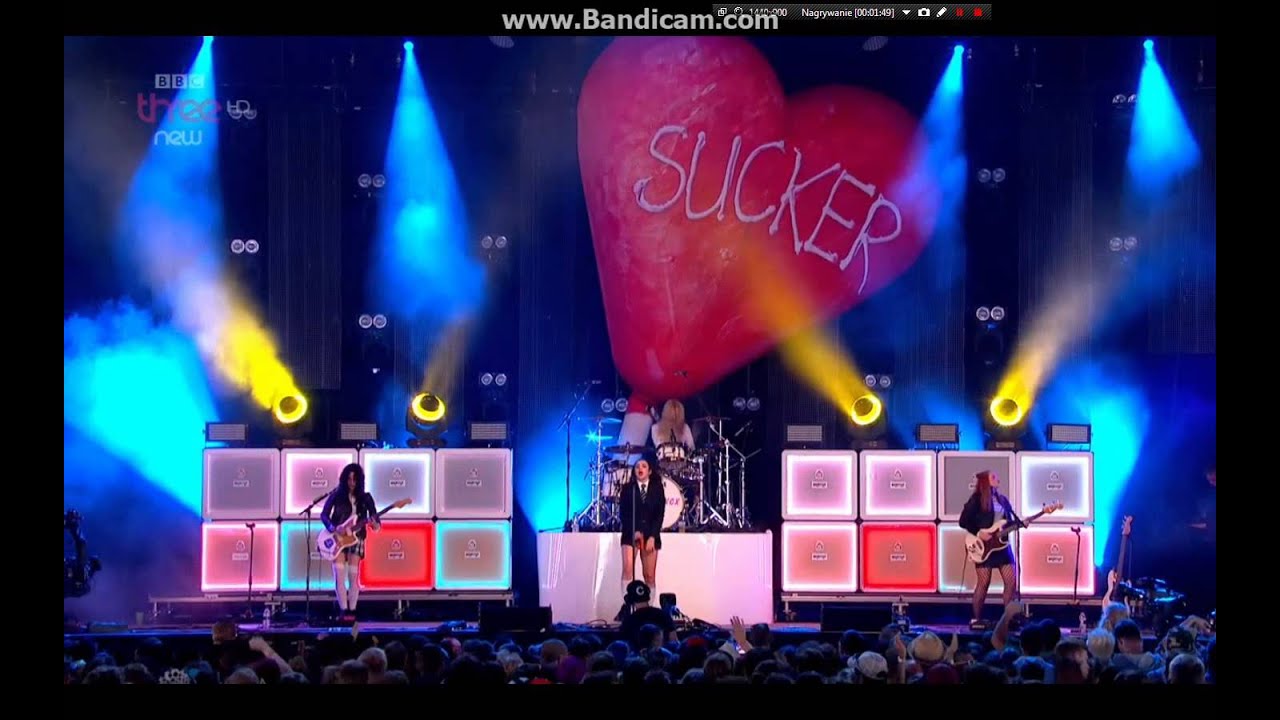 Charli XCX - Superlove Live @ Glastonbury 2015