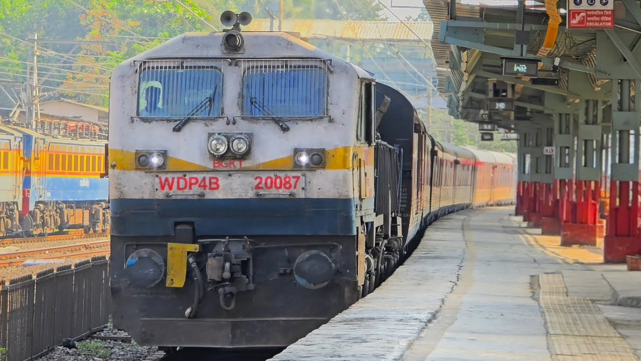 20087 BGKT WDP-4B IN SHF MODE HAULING 00240 MAHARAJA EXPRESS 