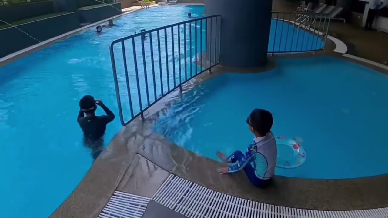 Dorsett Swimming Pool (Mior meet a new friend, Mikhail  form Ausie)