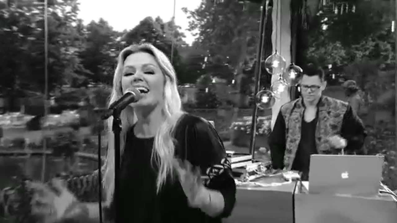 Paw&Lina - Forfra (live fra Go'morgen DK)