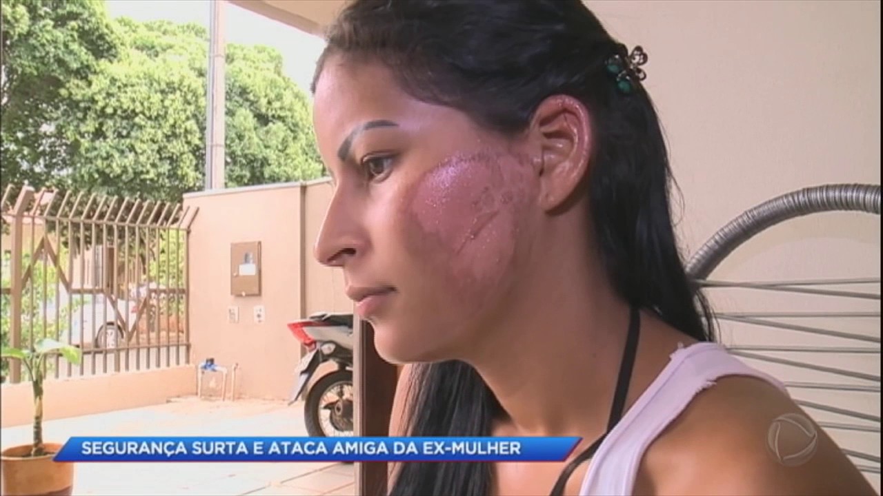 Homem usa ferro de passar para torturar amiga da ex-esposa