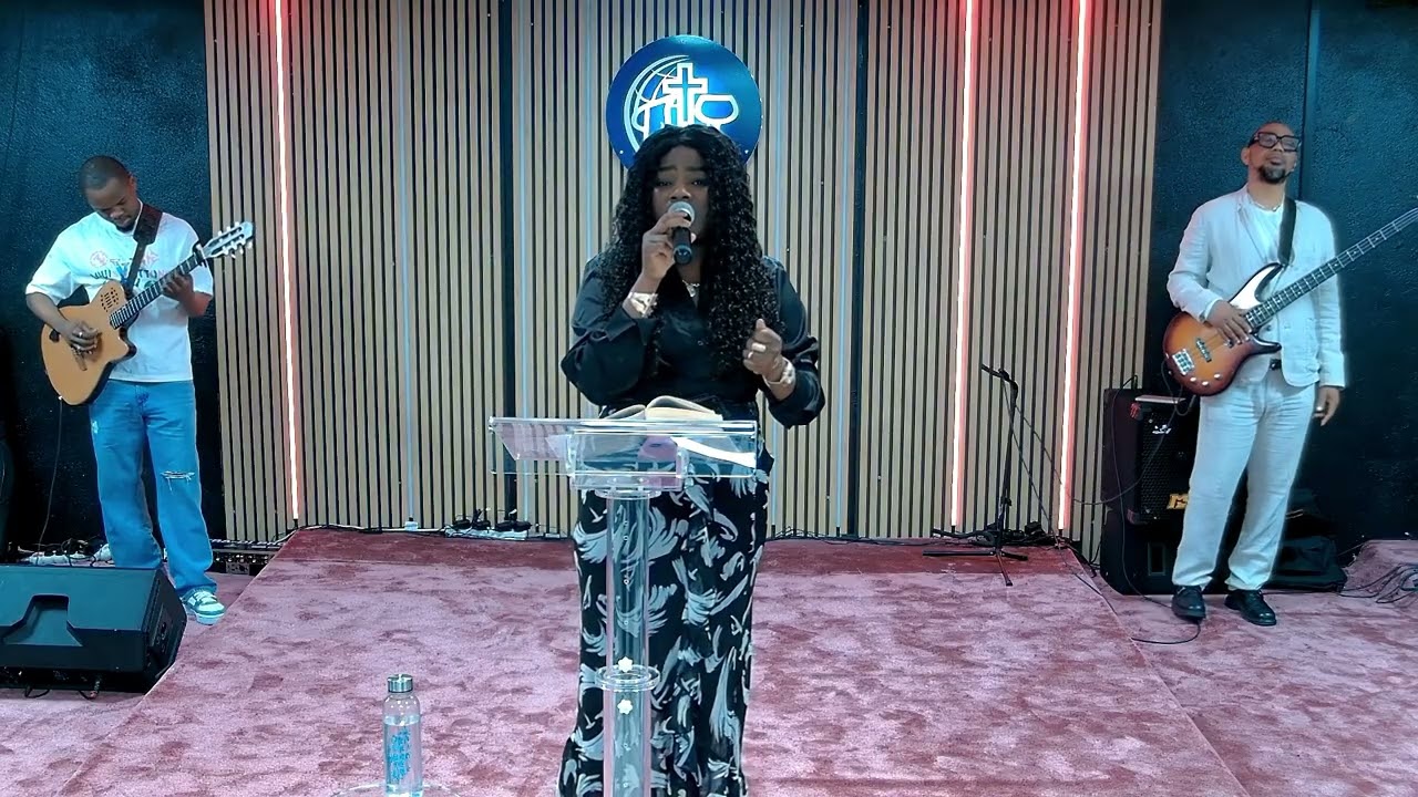 MOMENT D'ADORATION ET LOUANGE DANS LA PRESENCE DE DIEU