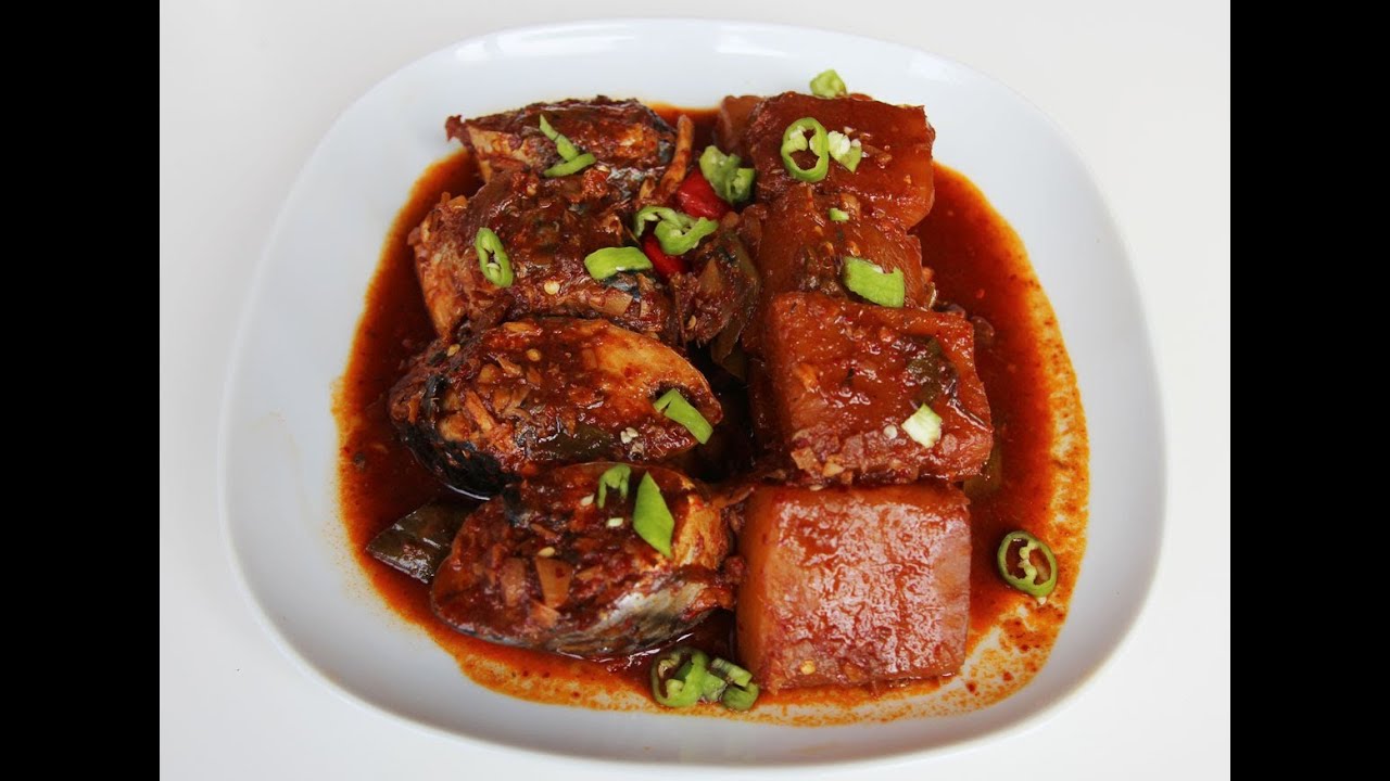Braised mackerel with radish (고등어무조림)