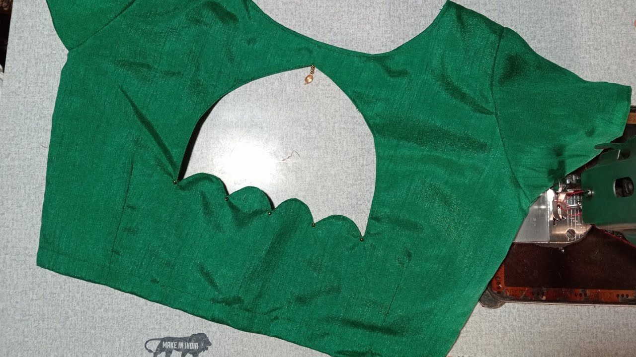 Beutiful Cutwork boat neck blouse design🔥 ब्लाउज डिझाईन कटिंग& स्टिचिंग#vairalvideo#blouse#stitching