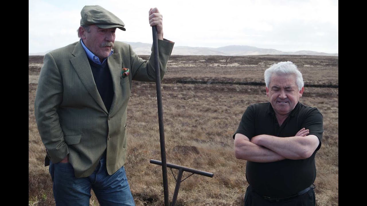 Iain McArthur (Lagavulin) erklärt das traditionelle Torfstechen