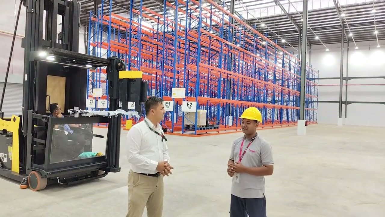 Gangway Sempit Bukan Halangan bagi Krisbow Pro VNA Man Up 1.6 Ton, yuk kita intip kawan...