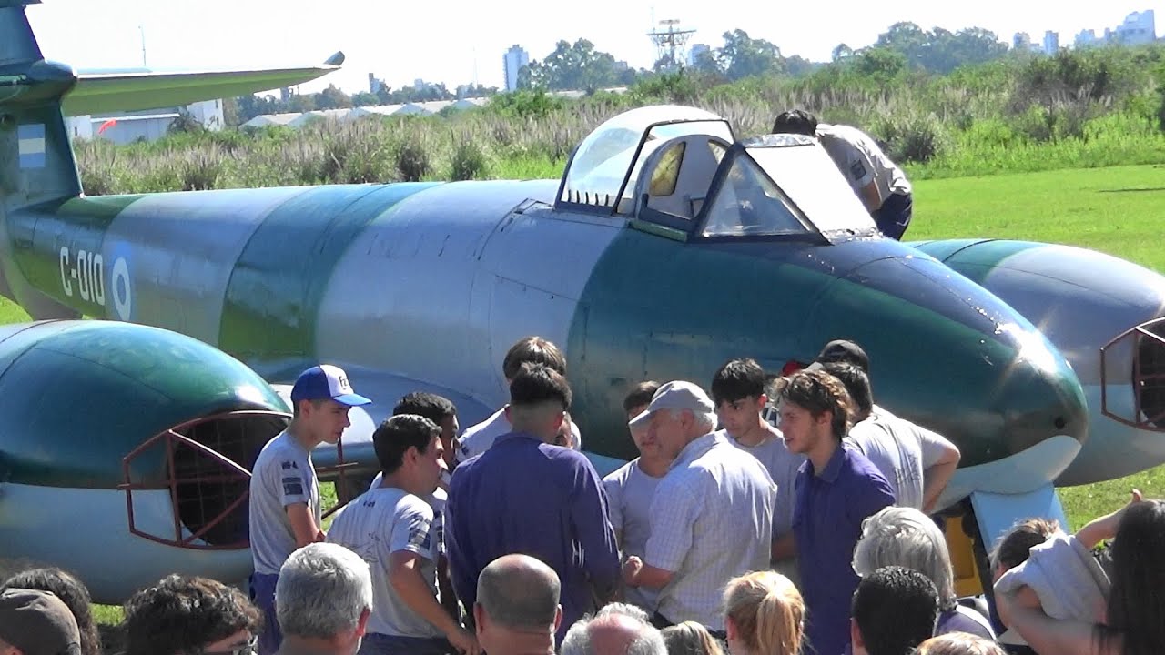 Gloster Meteor C-010 Escuela IMPA Quilmes Encendido 2 de 5