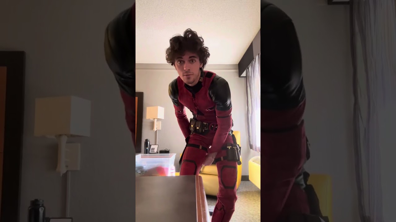How to put on Procosplay Deadpool Suit,