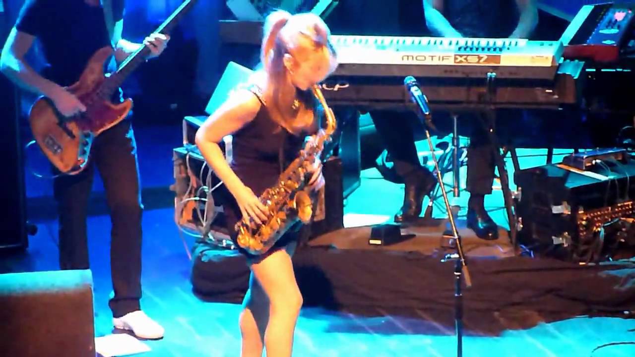 Candy Dulfer - Pick Up The Pieces (part 1) @ Tivoli, Utrecht, Holland 15-04-2010