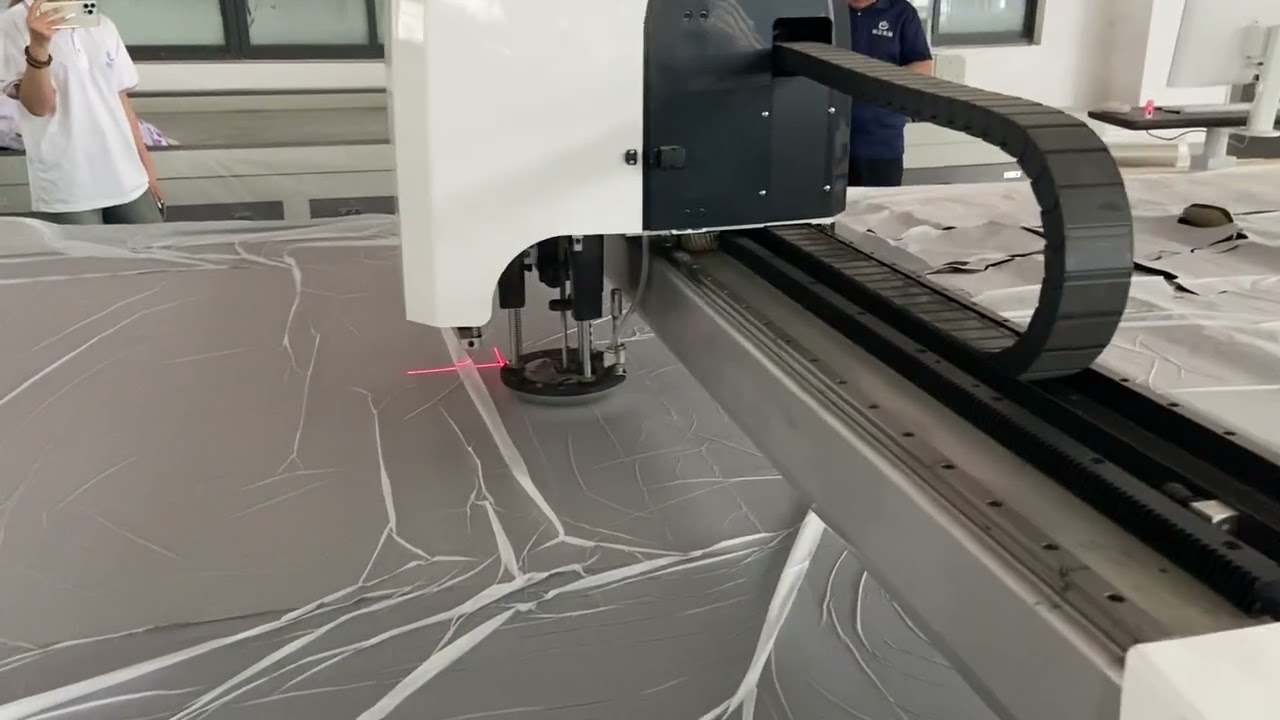 Dr. Bang multi-layer fabric cutting machine for continuous cutting