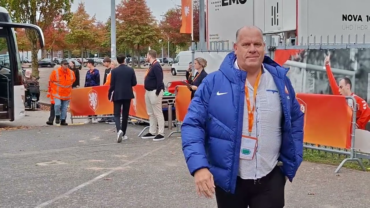 #nedlit Aankomst spelerbus Jong Litouwen bij De Oude Meerdijk