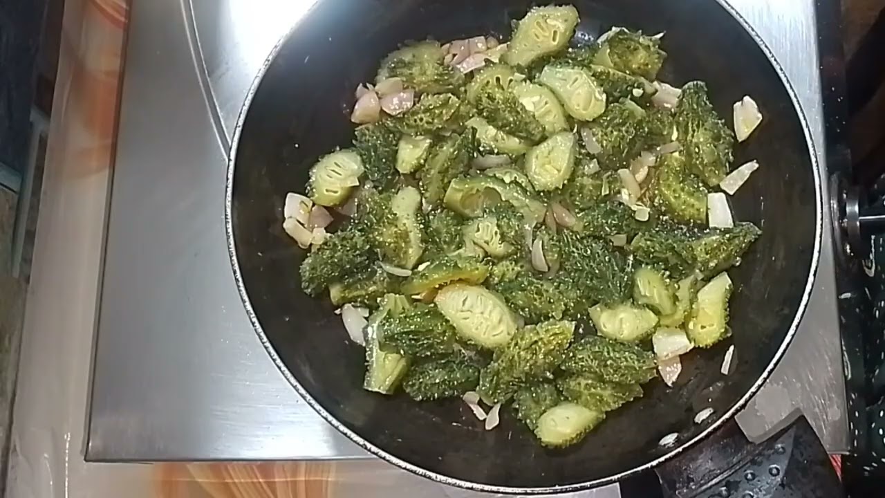 Karele ki sukhi sabji#chatpata masaledar sukhi karele ki sabji@tasty yummy 😋😋😋