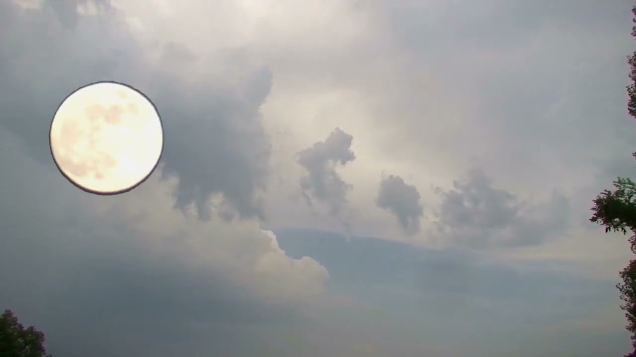 Księżycu, strażniku snów, przypnij niebo do moich powiek. Pełnia księżyca i piosenka