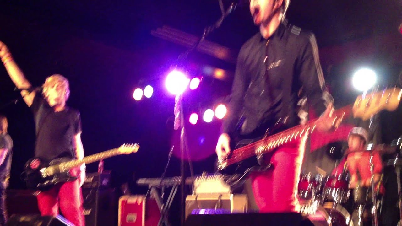 Rydel singing Shut Up And Let Me Go (R5 in Atlanta)