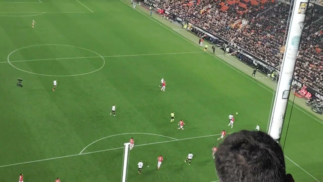 Valencia CF vs RDC Mallorca (19/12/2025): José Gayà golpea el poste