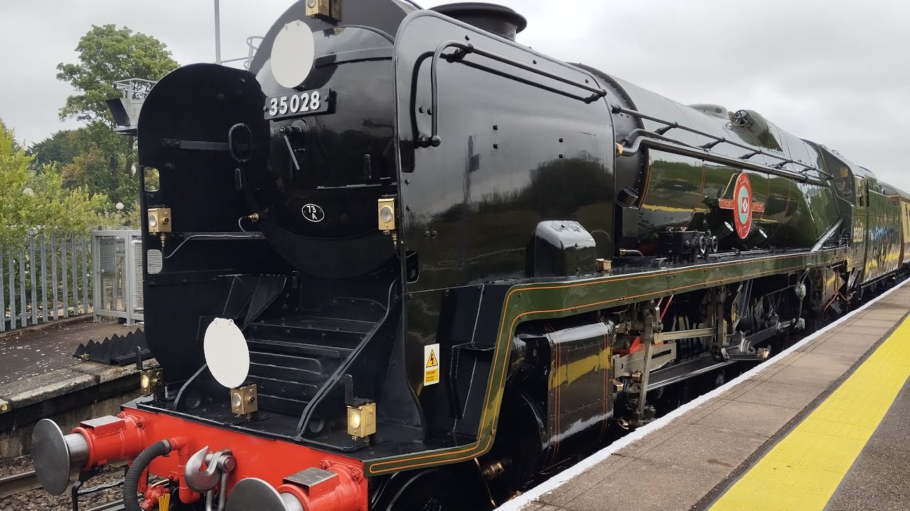 1Z94 The End of Southern Steam with Clan Line 35028 - Arrival at Basingstoke