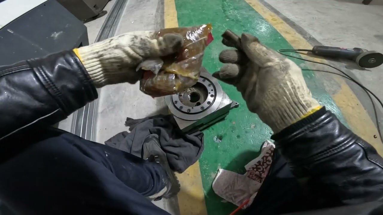 Maintenance process of the four-station tool turret for CNC lathes.