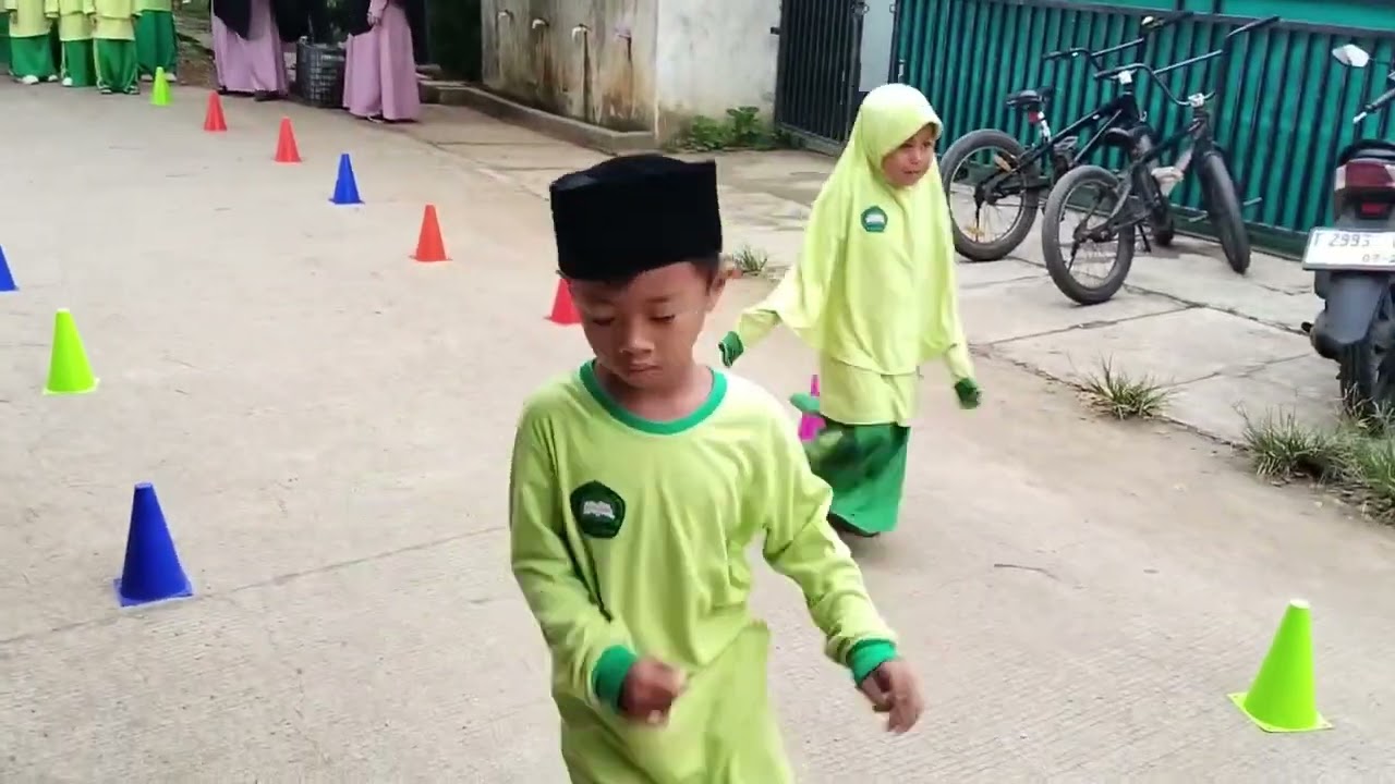 "LARI ZIGZAG KERUCUT" Olahraga  PaudQu Asy-Syifa Karawang 