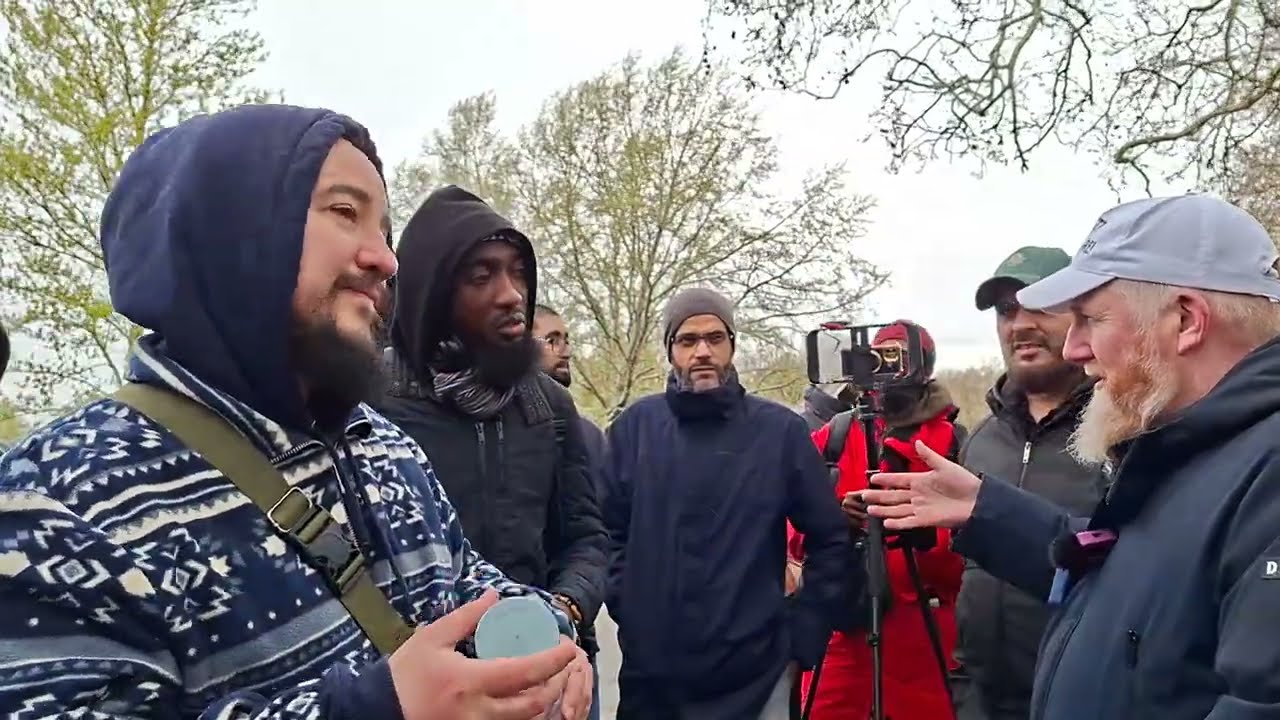 Hate Preacher Christian Gets Exposed Mid Debate! Hamza Speakers Corner 