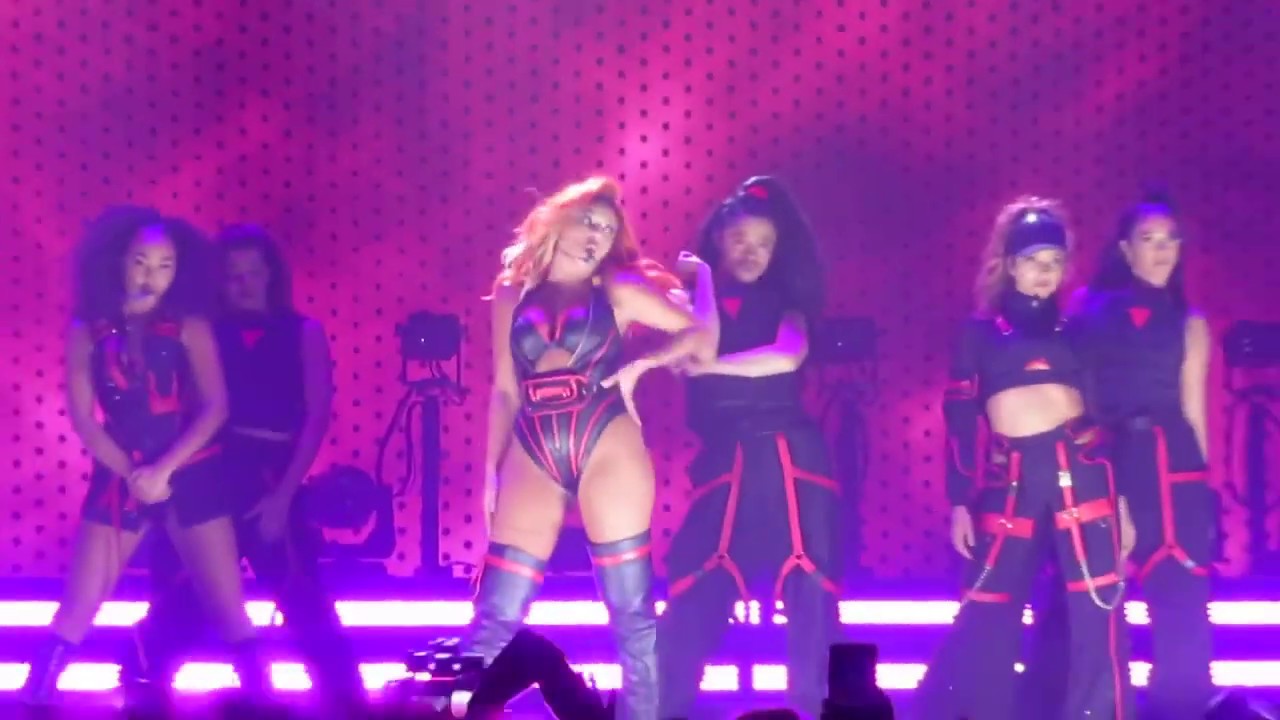LITTLE MIX - Woman Like Me Live in Paris (28/09/2019)