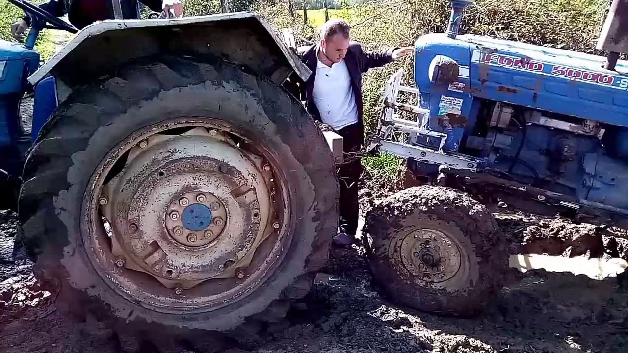 Ford 5000 ler batakta mücadele