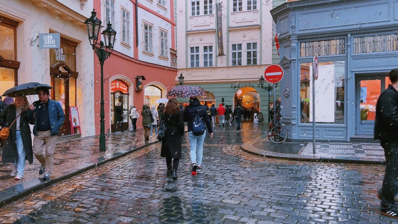 WALKING IN THE RAIN IN PRAGUE - HIDDEN STREETS OF OLD TOWN - Relaxing Rainy Autumn Ambience 4K ASMR