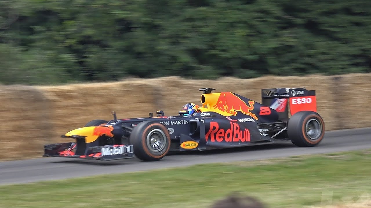 Red Bull RB8 F1 2012 SCREAMING V8, DONUTS, BURNOUTS @ FOS Goodwood 2019