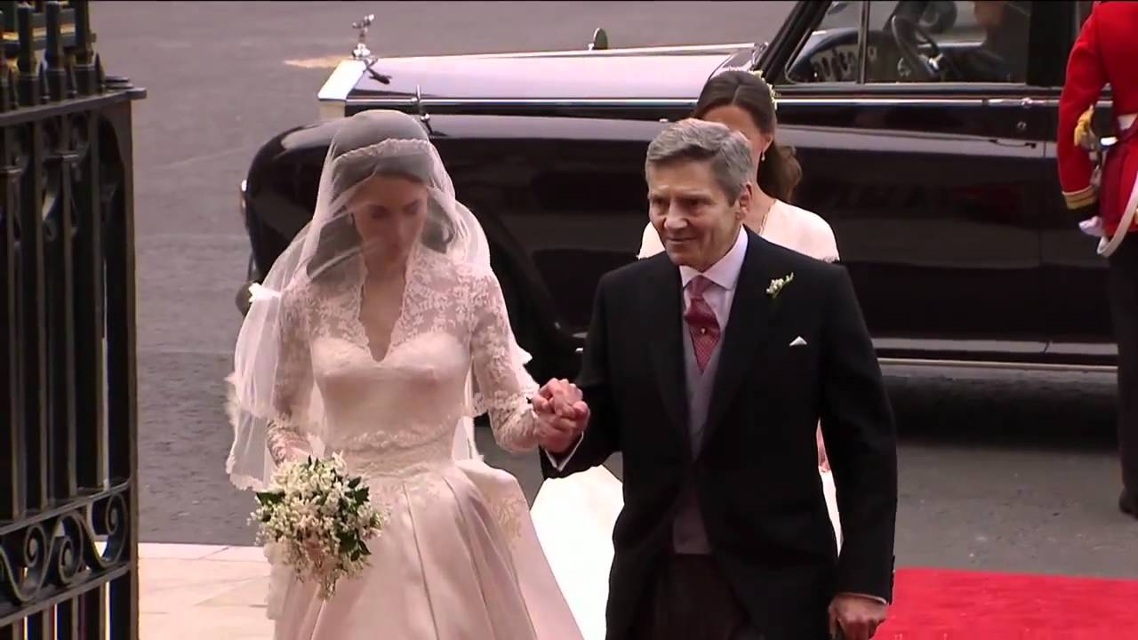 Catherine Middleton arrives at Westminster Abbey