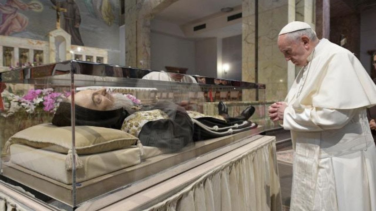 Papa Francesco nei luoghi di Padre Pio: Pietrelcina e San Giovanni Rotondo. Era il 17 marzo 2018