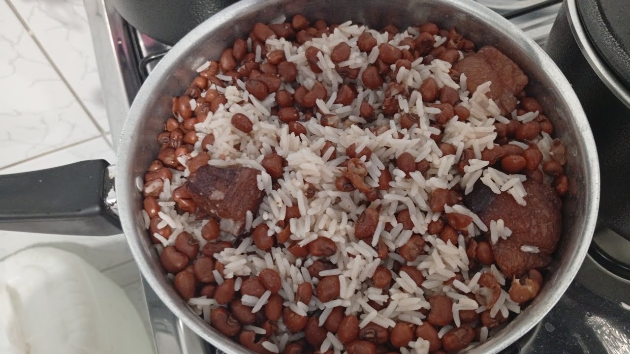 BAIÃO DE DOIS COM FRANGO FRITO