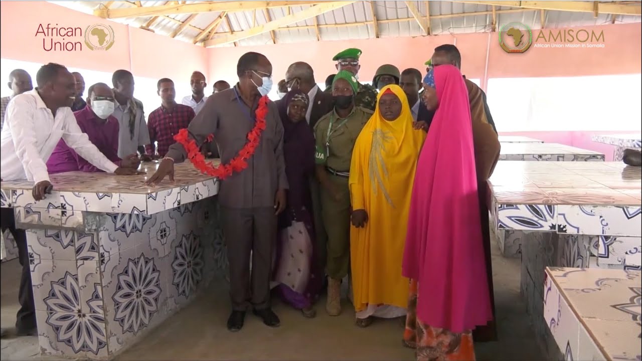 AMISOM hands over various projects and items to communities in Jowhar