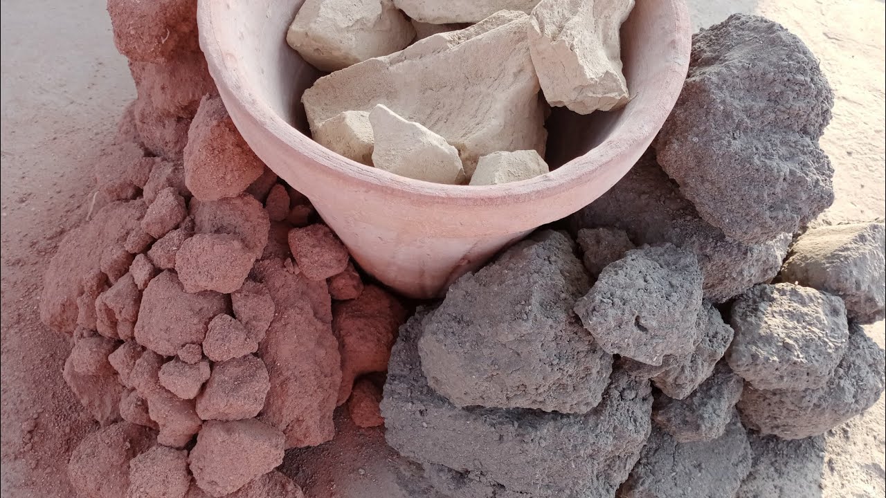 ASMR:New/Special Video💖Muniba Ehsaan💖 Full Dry Dusty ❣️ Crumbling In Clay Pot#crumbling #asmr