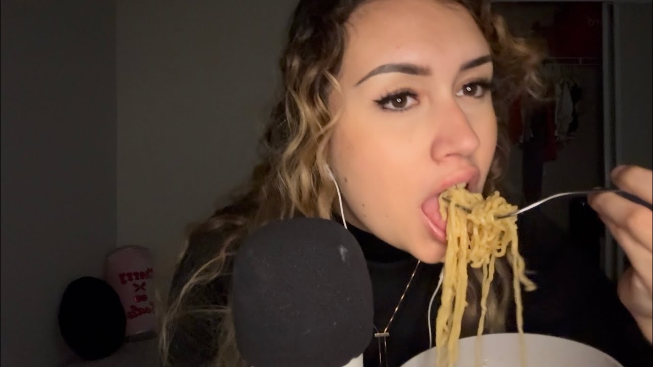 ASMR comiendo ramen + mouth sounds 🍜