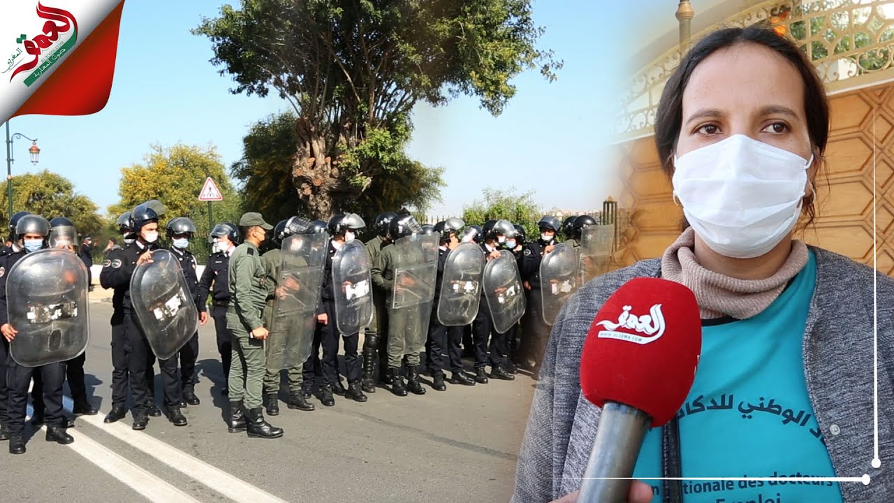 في وقفة احتجاجية..الدكاترة المعطلين يطالبون بالادماج في الوظيفة ويستنكرون تدخل قوات الأمن