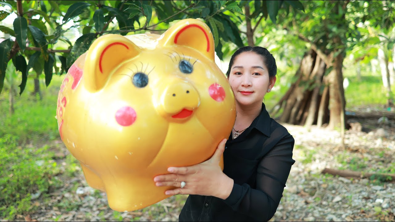 បោកកូនជ្រូកយកលុយសន្សំមកធ្វើផ្ទះ | Break Money Saving for Building My house