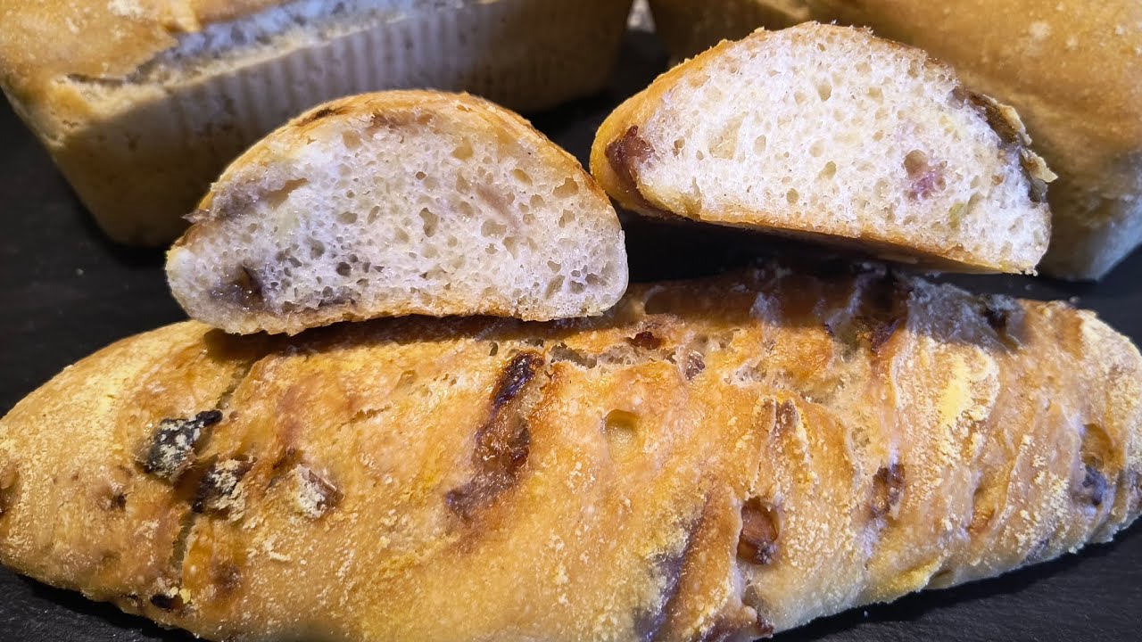Filoni di pane alle cipolle e pancetta -  Fruste di pane s.g. alle cipolle di tropea -  Bread