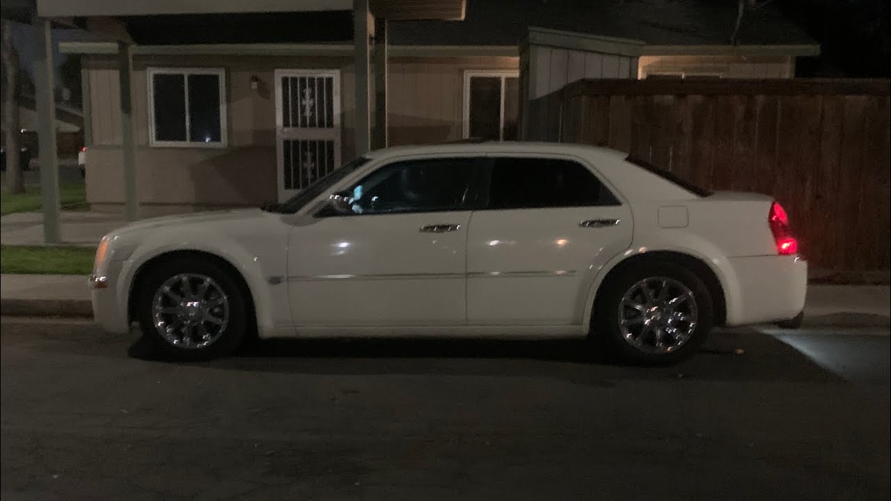 1st gen 300c HEMI downshift / pulls / night pov / 05 CAI 91 Straight pipe diablo tune.