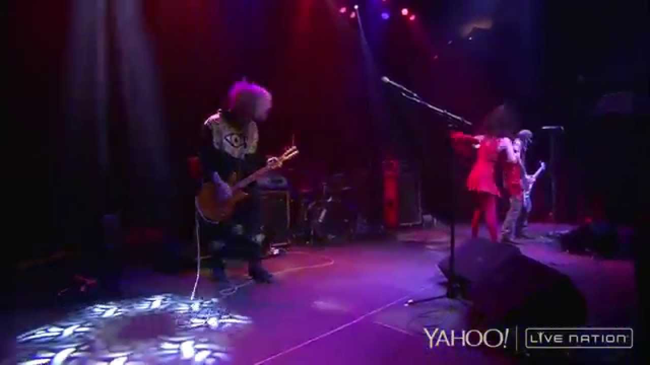 The Melvins feat. Teri Gender Bender - Fascists Eat Donuts & Rebel Girl - Live