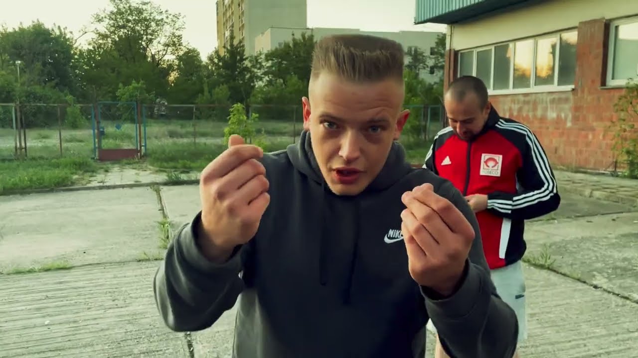 GRUB7 x MŁODY JACA - NA KLATKACH CHŁOPAKI [Teledysk]