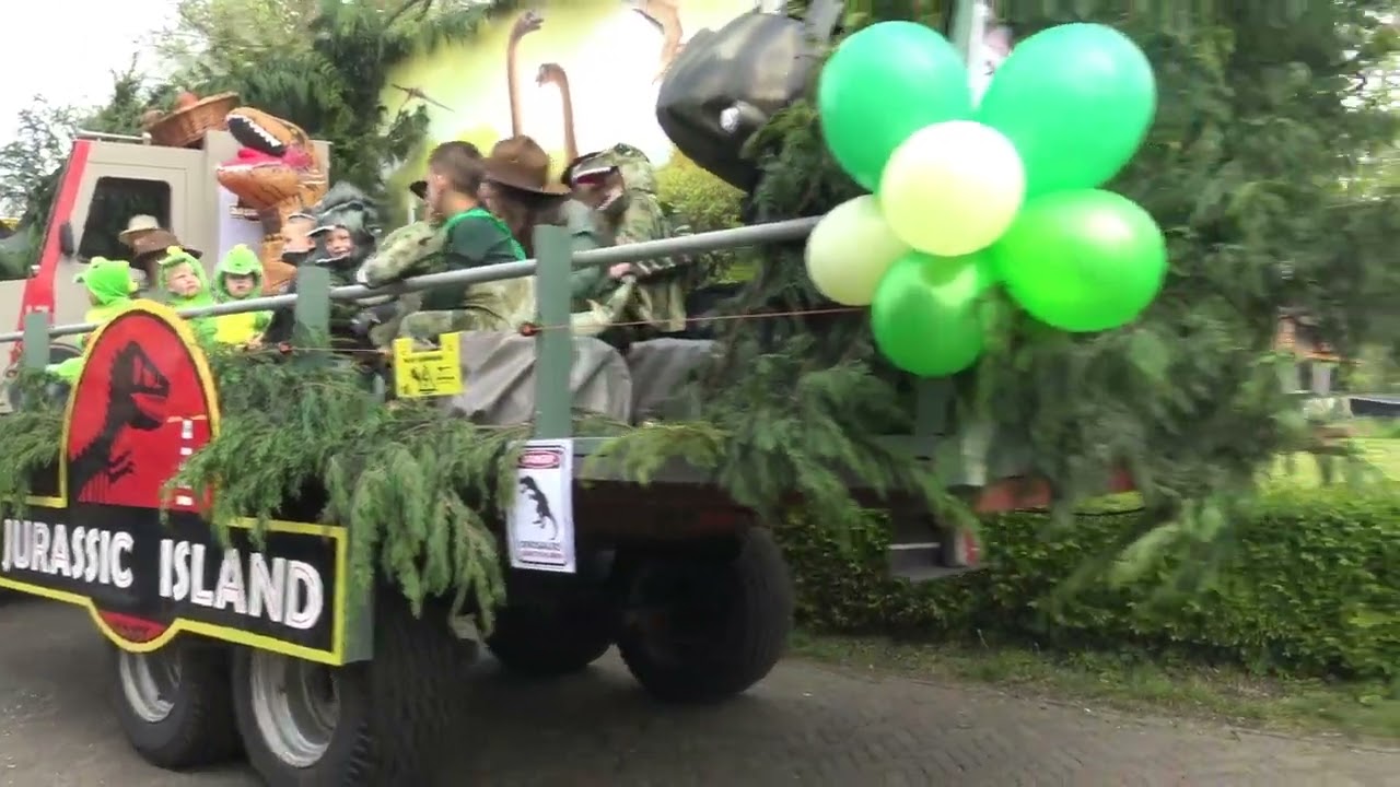 5 Mei optocht Nes Buren-Ameland