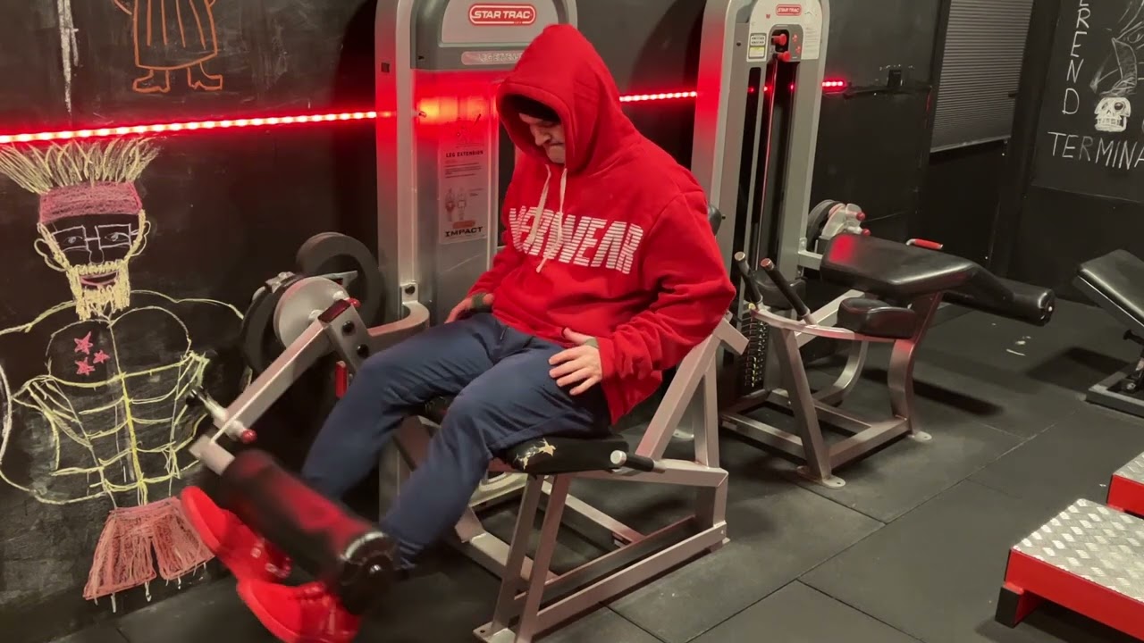 Star Trac | Impact Leg Extension