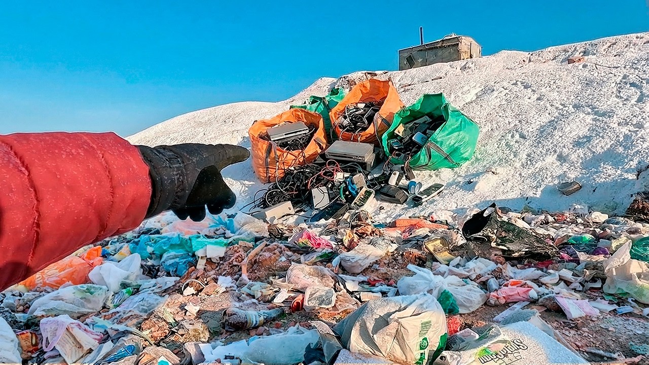 Winter Dump is Full of TECH! You Won't Believe What I Found