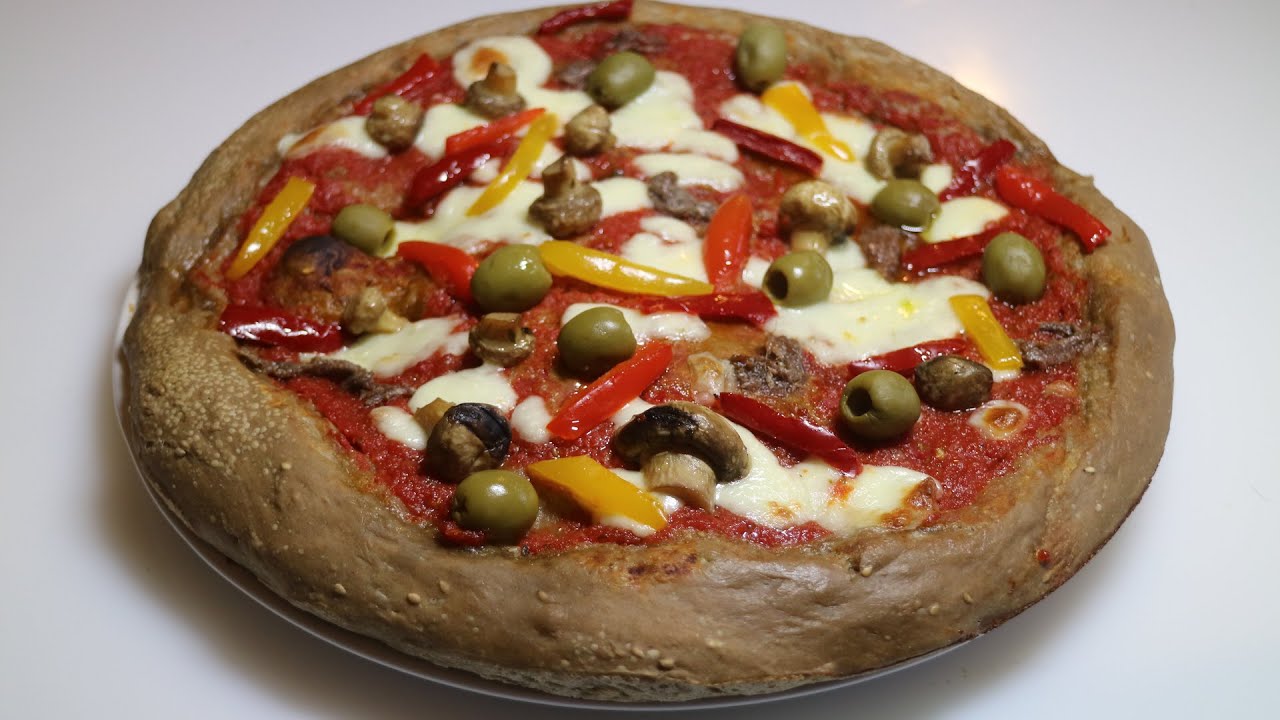 Pizza nera ai 7 cereali, rustica e piccante