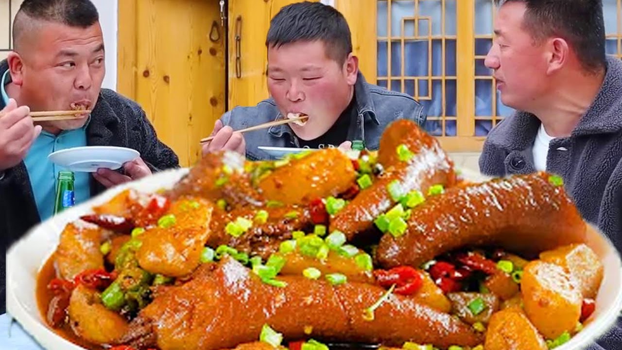 农村三兄弟捡地软失败而归，回家炖个红烧猪尾巴，软烂Q弹啃得真过瘾！【黄土兄弟】