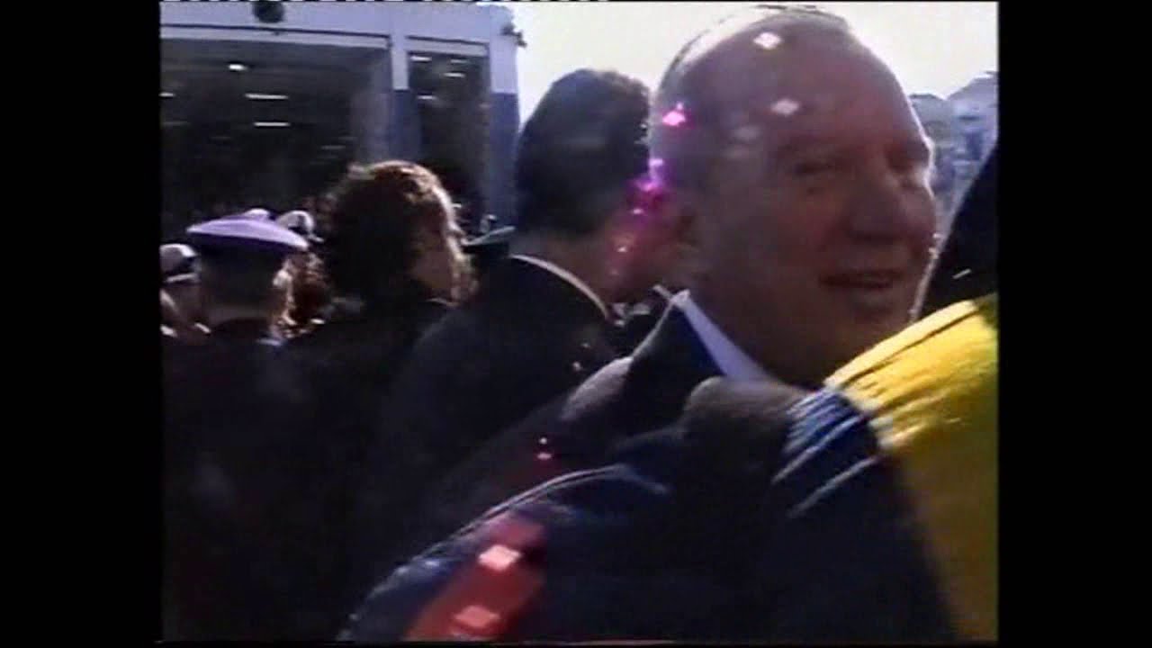 Σύρος 19-1-2002 Στιγμές της άφιξης & ΕΝΘΡΟΝΙΣΗΣ του κ.ΔΩΡΟΘΕΟΥ Β' στην Ι.Μ. Σύρου. (ΚΑΘΑΡΟΤΕΡΗ ΛΗΨΗ)