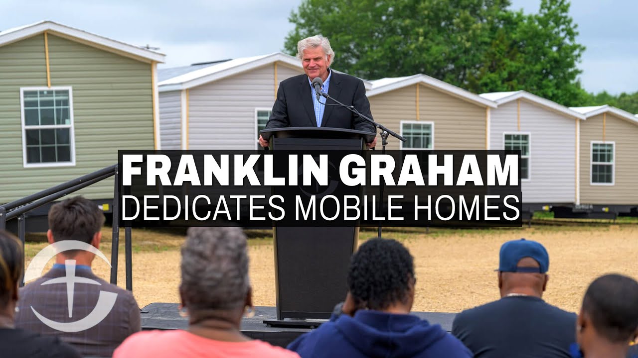 Franklin Graham Dedicates Mobile Homes in Mississippi