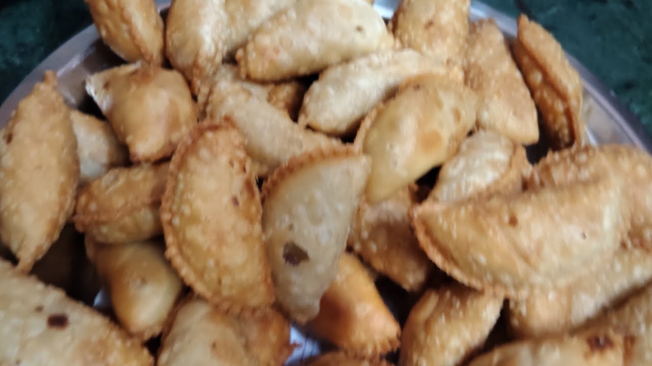 राधे राधे स्वागत है आप सभी का  एडवांस में गुजिया खाइए 🙏