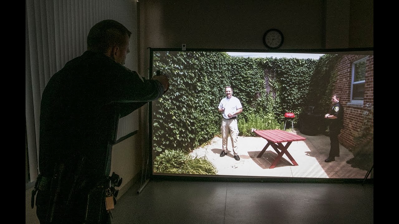 Training simulator helps police know when to use deadly force