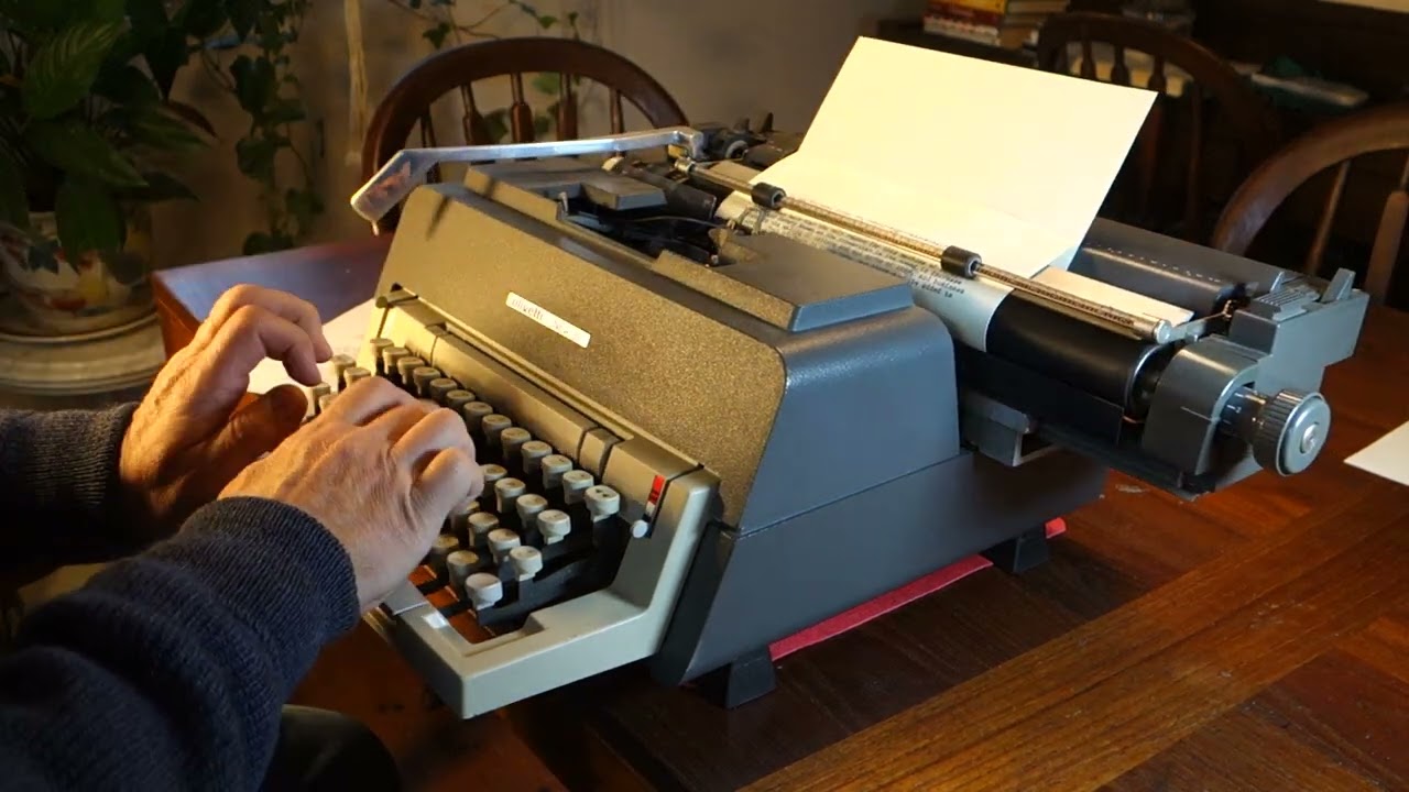 Olivetti Linea 98 typewriter at work